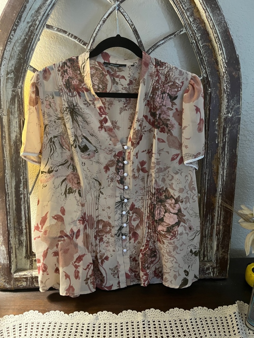 Women's Floral Button-Front Blouse in Cream and Rose , Brand Belissimo Size XL